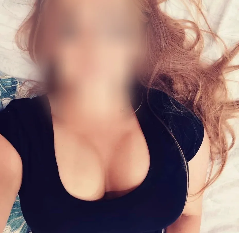 Amira, 32