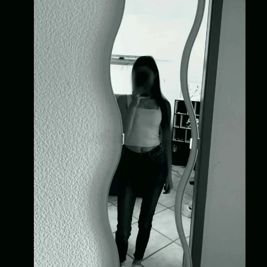 Carla, 25