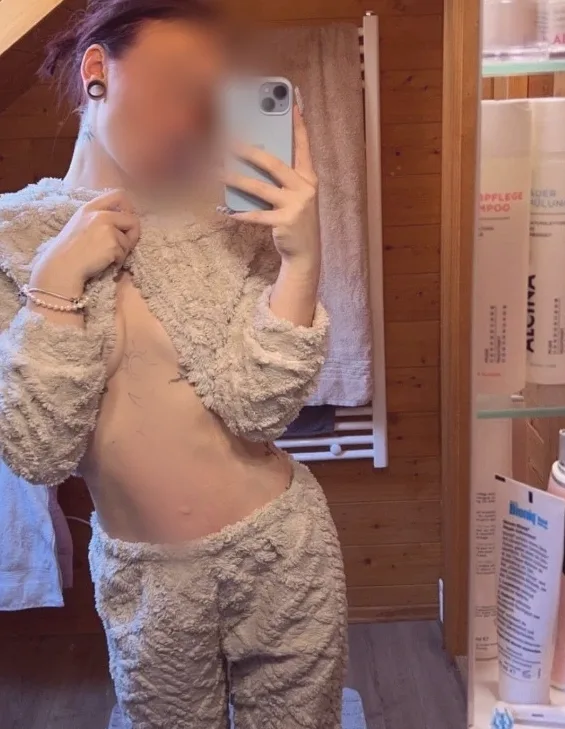 Emilia, 23