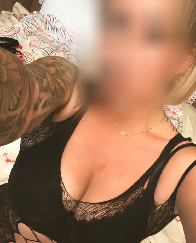 Lara, 27