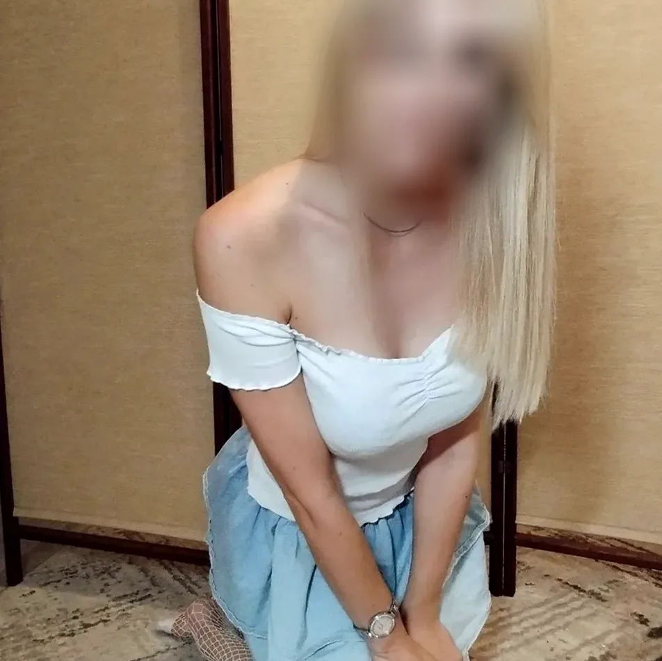 Laura, 26