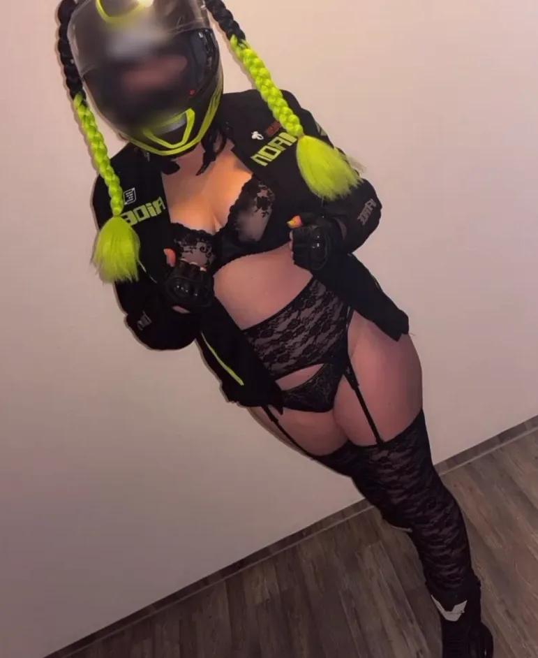 Laura, 37