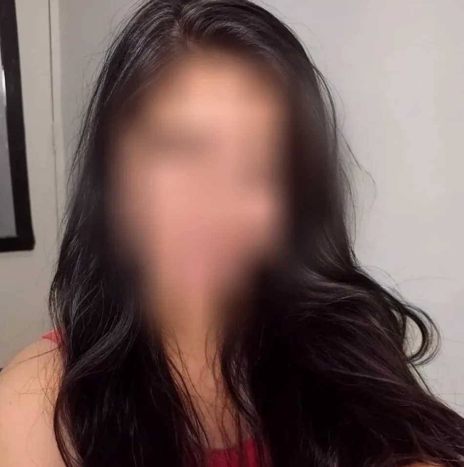 Nina, 21