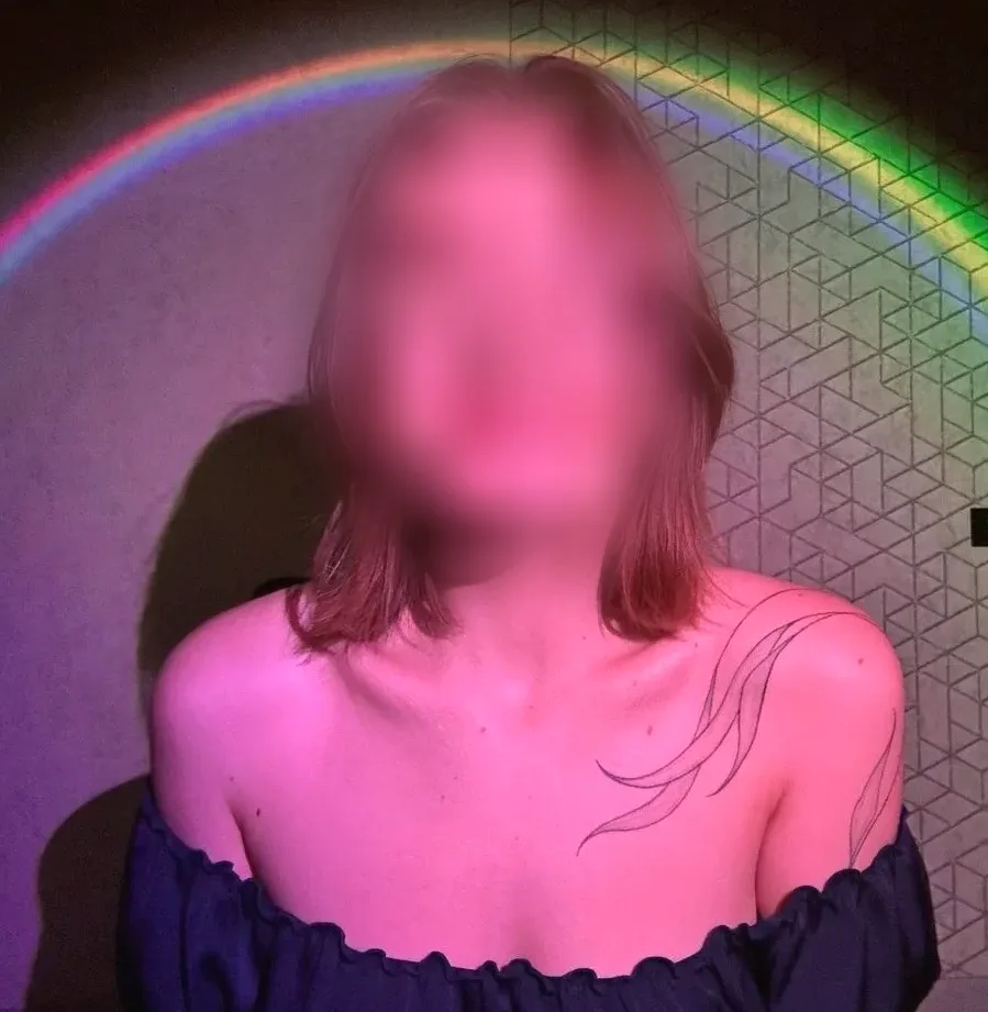 Pauline, 21