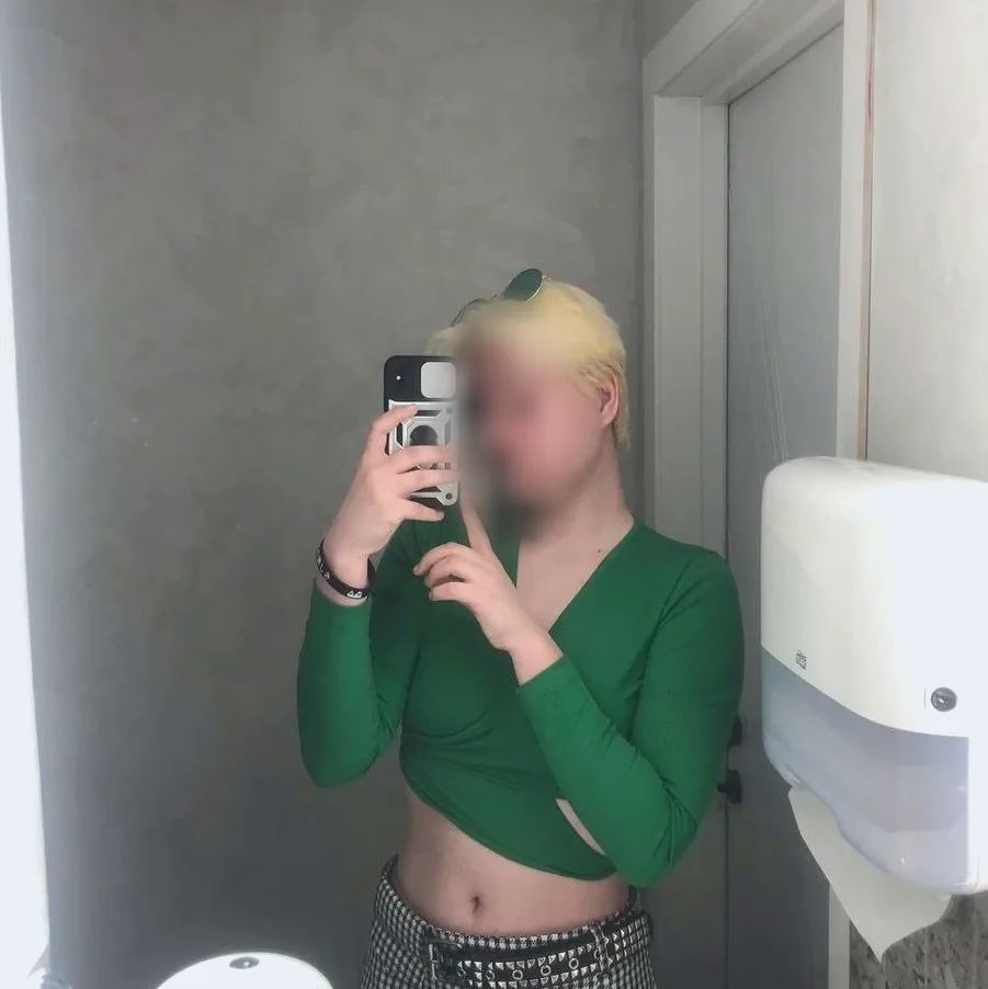 Rebecca, 20