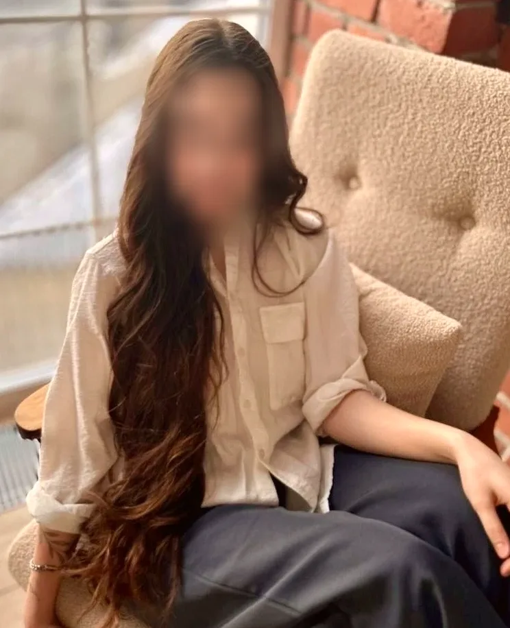 Yvonne, 21
